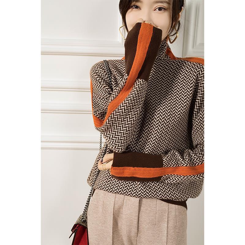 Winter Turtleneck Sweater with Elegant Contrast Zigzag Pattern